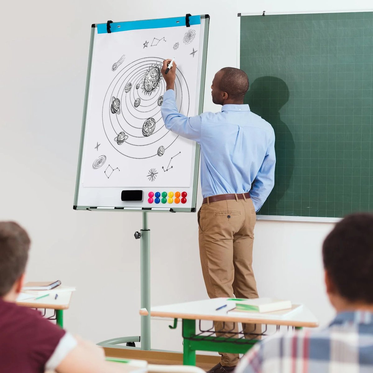 Goplusuper's tweet image. Elevate your brainstorming sessions! 🚀 
The Goplus 40&quot;x26&quot; Height-Adjustable Dry Erase Board on Wheels = ultimate flexibility &amp;amp; mobility. 
Perfect for offices &amp;amp; classrooms! 📝 

#MobileWhiteboard #FlexLearning #OfficeEssentials