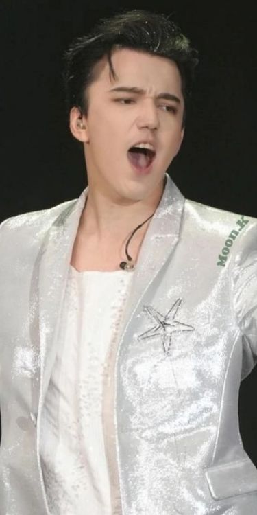 <a href="/Helendear007/">Елена</a> Димаш способен достучаться до слушателей разных возрастов и музыкальных предпочтений.
DIMASH CONCERT NEW YORK 
#StrangerTourAmerica