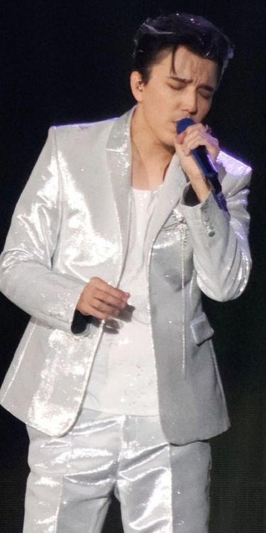 <a href="/Helendear007/">Елена</a> Димаш может донести эмоции и суть исполнения через тональность, манеру пения и искренность.
DIMASH CONCERT NEW YORK 
#StrangerTourAmerica