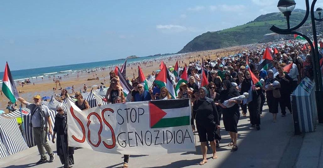 🇵🇸 🅉🄰🅁🄰🅄🅃🅉
"Gaza gogoan, Zarautz doluan!" lelopean egindako mobilizazioa.
#JarraiDezagunPalestinazHitzEgiten #KeepTalkingAboutPalestine 
#GenozidioaSTOP 
#PalestinaAskatu