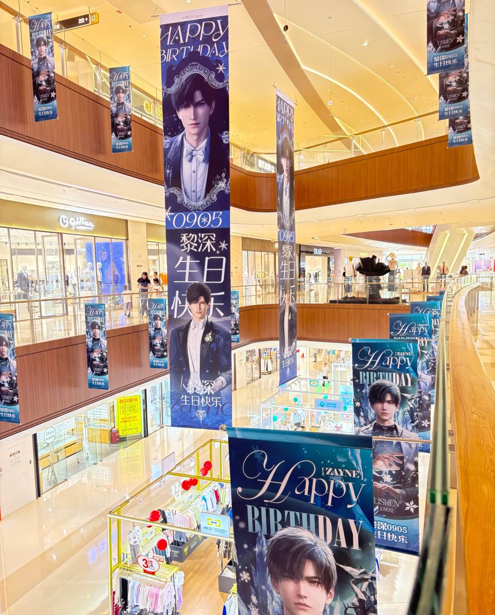 ninrhea's tweet image. He&apos;s everywhere