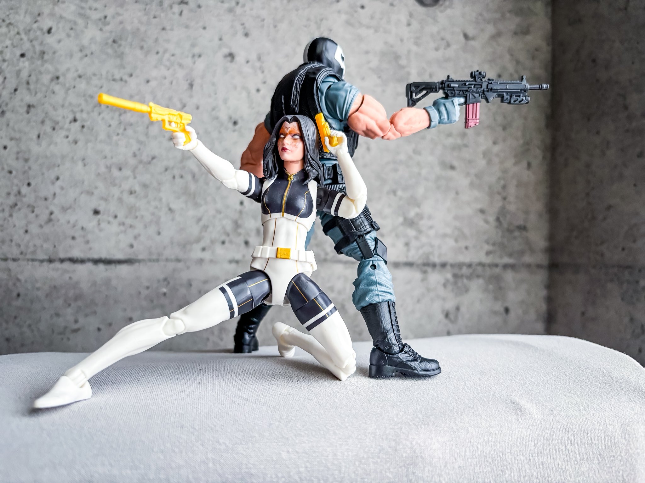 マーベルレジェンド　マダムマスク Amazon.com: Marvel Legends Series Madame Masque & Crossbones
