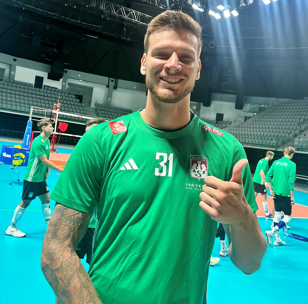 W poniedziałkowy poranek mamy dobre wieści – trenujemy już w komplecie, ponieważ do drużyny dołączył Arthur Szwarc 💚✅