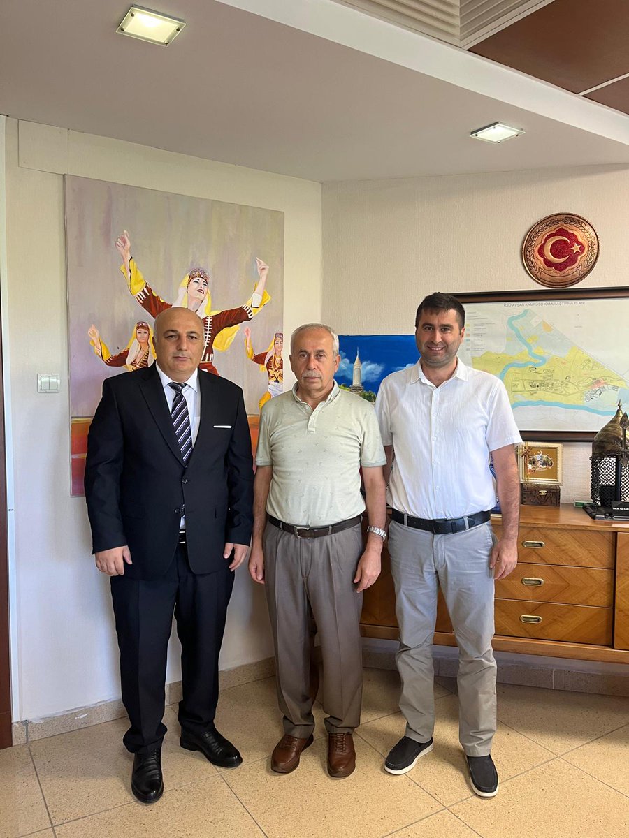 Bugün <a href="/sakaakademi/">SAKA</a>  olarak Kahramanmaraş Sütçü İmam Üniversitesi Rektör Yardımcısı Sayın Prof. Dr. Nuri Kahveci hocamızı ziyaret ettik.
Ziyaretimize Doç. Dr. Ramazan Kıraç da eşlik etti.
Nazik ev sahiplikleri için teşekkür ederiz.
@NuriKahveci1
<a href="/beratakinci01/">Doç.Dr.Berat Akıncı</a>