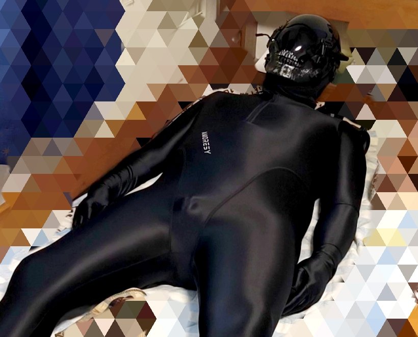 前ジッパー黒アモ買いました
一回りデカいサイズなのにめっちゃ着るのキツいw