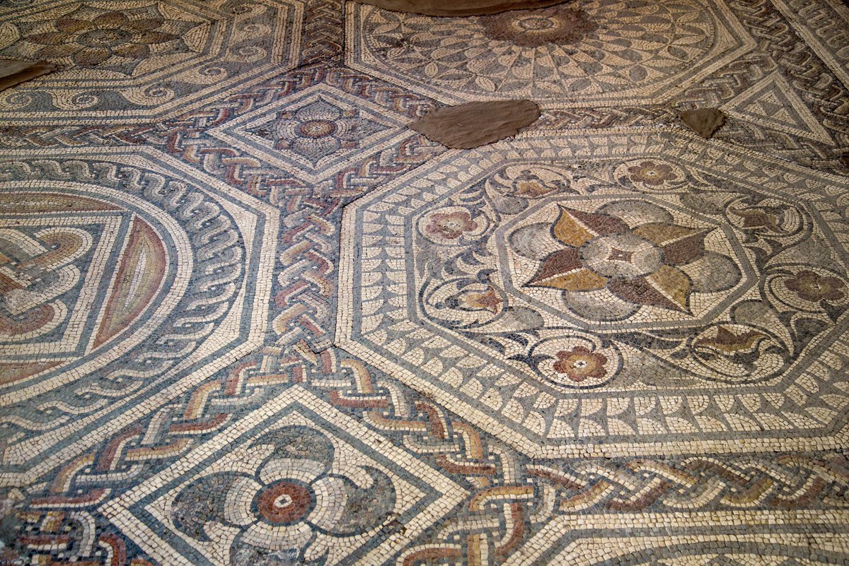 The Blackfriars Pavement.
Created 70-85 AD discovered in 1832 during the building of 53 Jewry Wall Street. 

Ending up beneath the Great Central Railway station which was built the 1890’s, it was lifted and moved in the 1970’s to be on display in Jewry Wall Museum.

#MosaicMonday