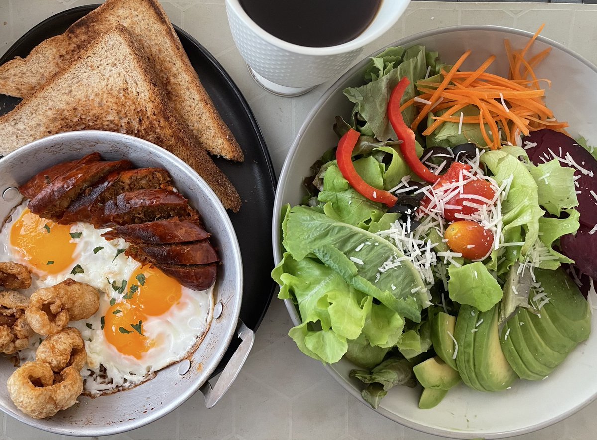 GM good meal 😻
Eggs pan with “Sai Ua” 🇹🇭