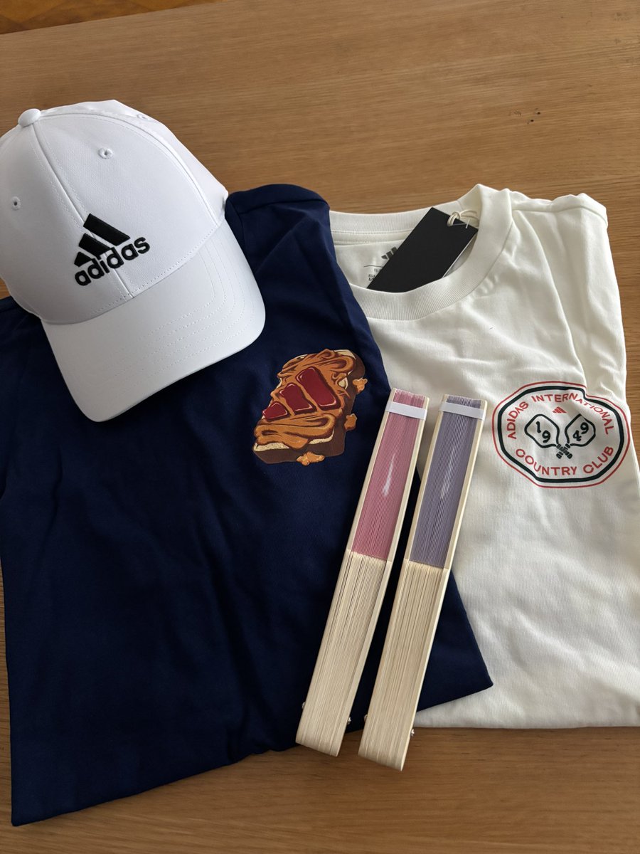 hayabusa1143's tweet photo. 景瑚さんと蓮くんのTシャツ届いた🤗
景瑚とお揃いの帽子も買った🧢
扇子🪭は🩷と💜かわいい✨

#JO1 #adidasMidsummerCollection
@adidasJP 
@SPORTSDEPO_JP https://t.co/Q5y5W75THG