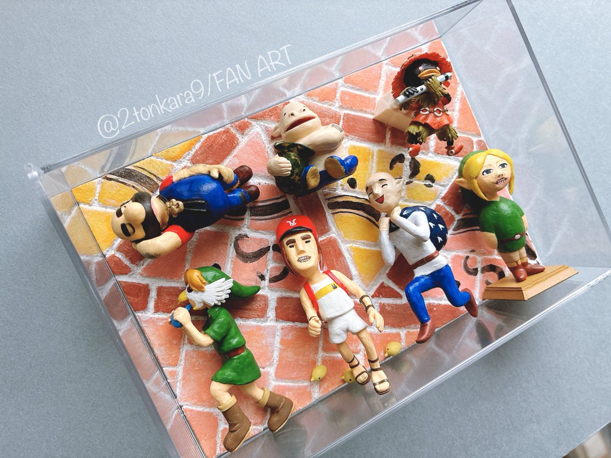 以前作った粘土フィギュア用に背景を作ってケースに飾りました𖧧 ˒˒

時オカムジュラで印象深い壁や床…と悩んでクロックタウンの時計広場の床にしました。賑やか☺️

#時のオカリナ
#OcarinaofTime
#ムジュラの仮面
#majorasmask