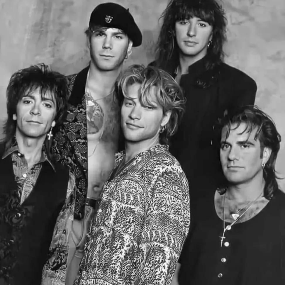 SamboraItalia's tweet photo. Richie & Bon Jovi π΅πΈ
#RichieSamboraItalia π΅#richiesambora #jonbonjovi #davidbrian #ticotorres #alecjohnsuch #richiesamborafan #bonjovifans #guitar #guitarist #bonjovi #rock #music #BonJoviMemories https://t.co/A6DsmxOG7w