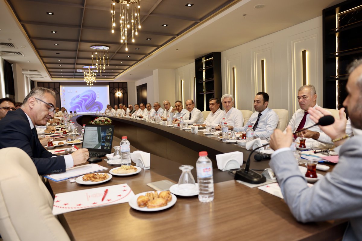 2025-2026 eğitim öğretim yılı hazırlık ve istişareleri kapsamında, İl Millî Eğitim Müdürümüz Sn. Yusuf Tüfekçi başkanlığında; il müdür yardımcıları, ilçe millî eğitim müdürleri ve il şube müdürlerinin katılımıyla toplantı gerçekleştirildi. <a href="/tcmeb/">Millî Eğitim Bakanlığı</a> <a href="/Yusuf__Tekin/">Yusuf Tekin</a> <a href="/tufekciyusuf/">Yusuf TÜFEKÇİ</a>