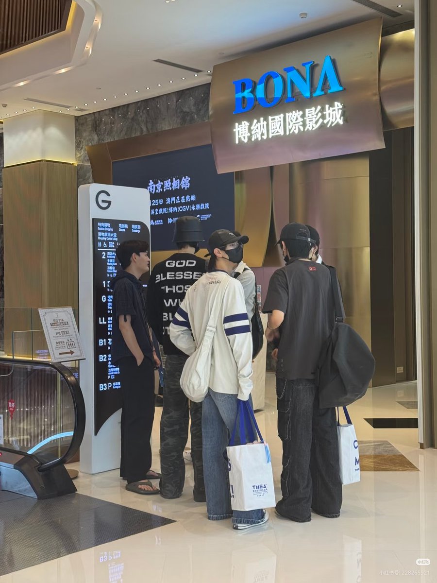 LY_LEADER_CIIU's tweet image. 250825 
เจอพวกเขาในมาเก๊า เขาคือใคร? เขาพูดภาษาเกาหลี!!!!

🔖xhslink.com/m/6INzSQSiATg 
#luoyan #Baiyuanhao 
#Lixijie #HuangWenjin 
#Allen #wangtianyi 
#奔赴少年 #CIIU
#奔赴少年ciiu
#closertoyou 
#jyp #JYPCHINA