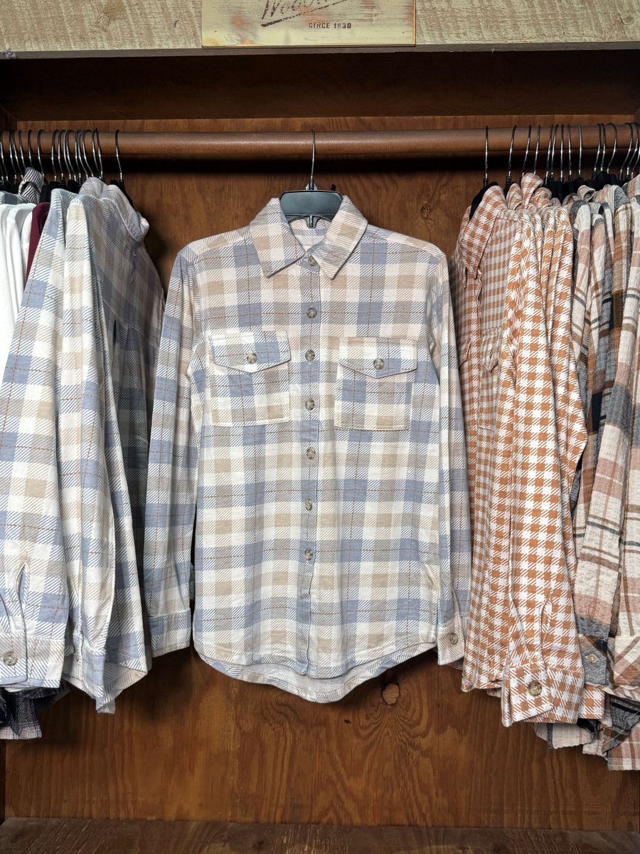 LabelShopper's tweet image. Leaves are starting to change and so should your layers. Grab your plaid flannel essentials at Label Shopper today.

#labelshopper #flannel #plaid #essentials