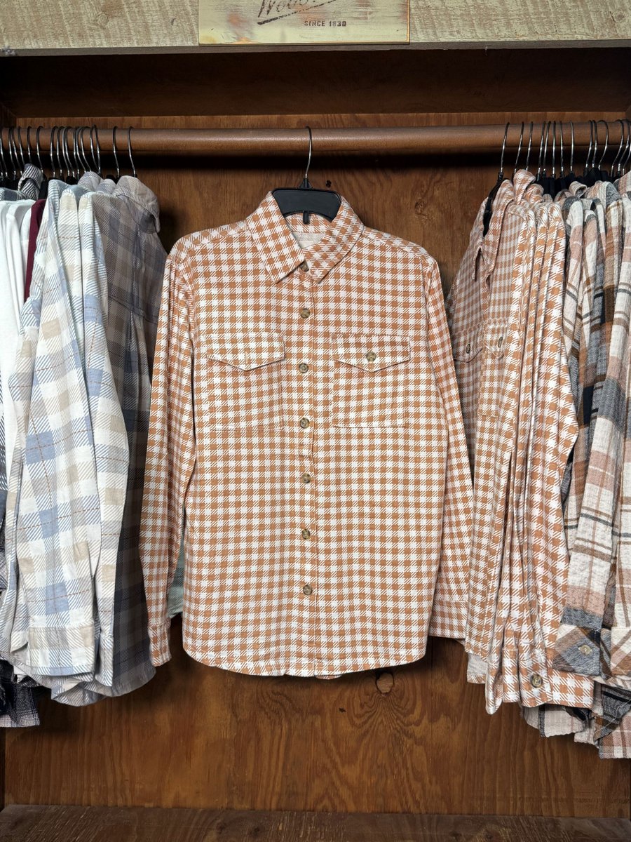 LabelShopper's tweet image. Leaves are starting to change and so should your layers. Grab your plaid flannel essentials at Label Shopper today.

#labelshopper #flannel #plaid #essentials