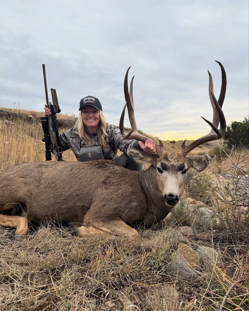 There’s truly nothing like the thrill of hunting big mule deer! Spending hours in the blind, waiting for the perfect moment, makes it all worth it when the shot presents itself.

#BrowningAmmuniton #BigGame #Hunting

📷 Shaundi Campbell
