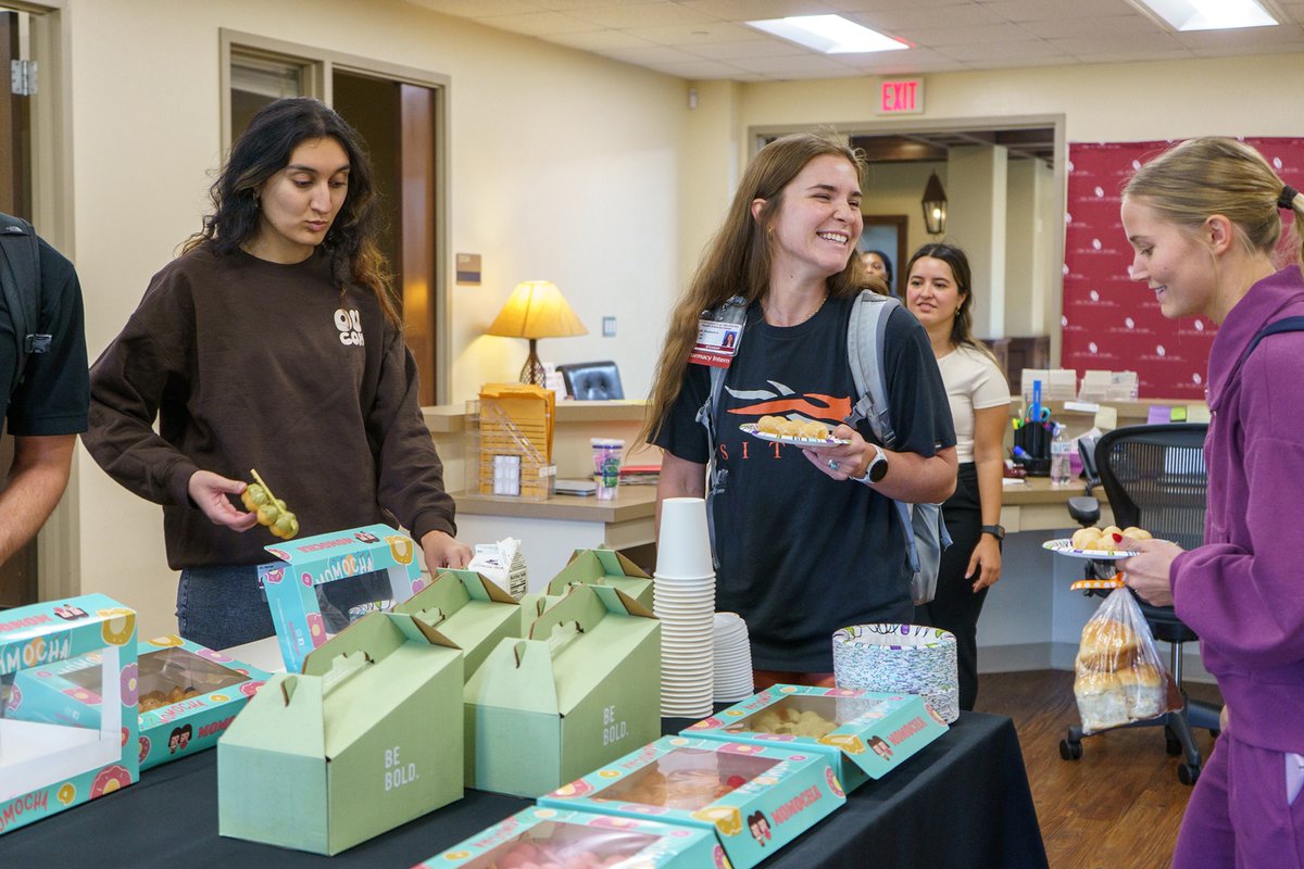 Kick off the semester with Sweets in the Suites! Stop by the 3rd floor of the Student Union from 12-1 PM for free treats, fun photos, and friendly faces. Swing by Professional Services to learn about the Writing Center and how you can get a professional headshot!