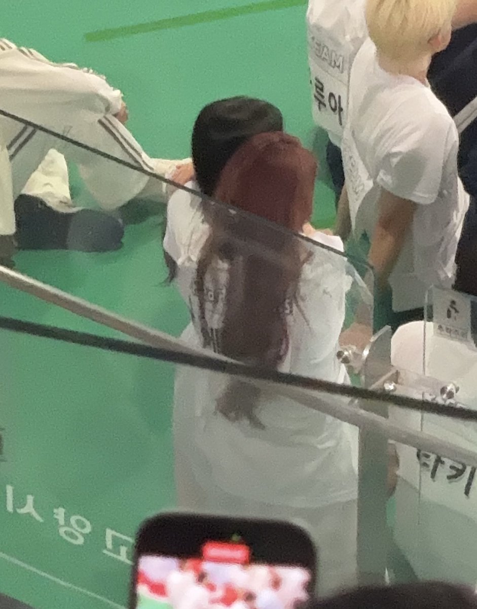 하나즈 진짜 오늘 엄청 붙어있어🥺