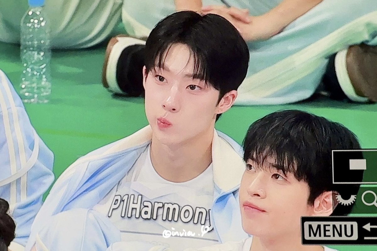 하루종일 이러고잇음 #지웅