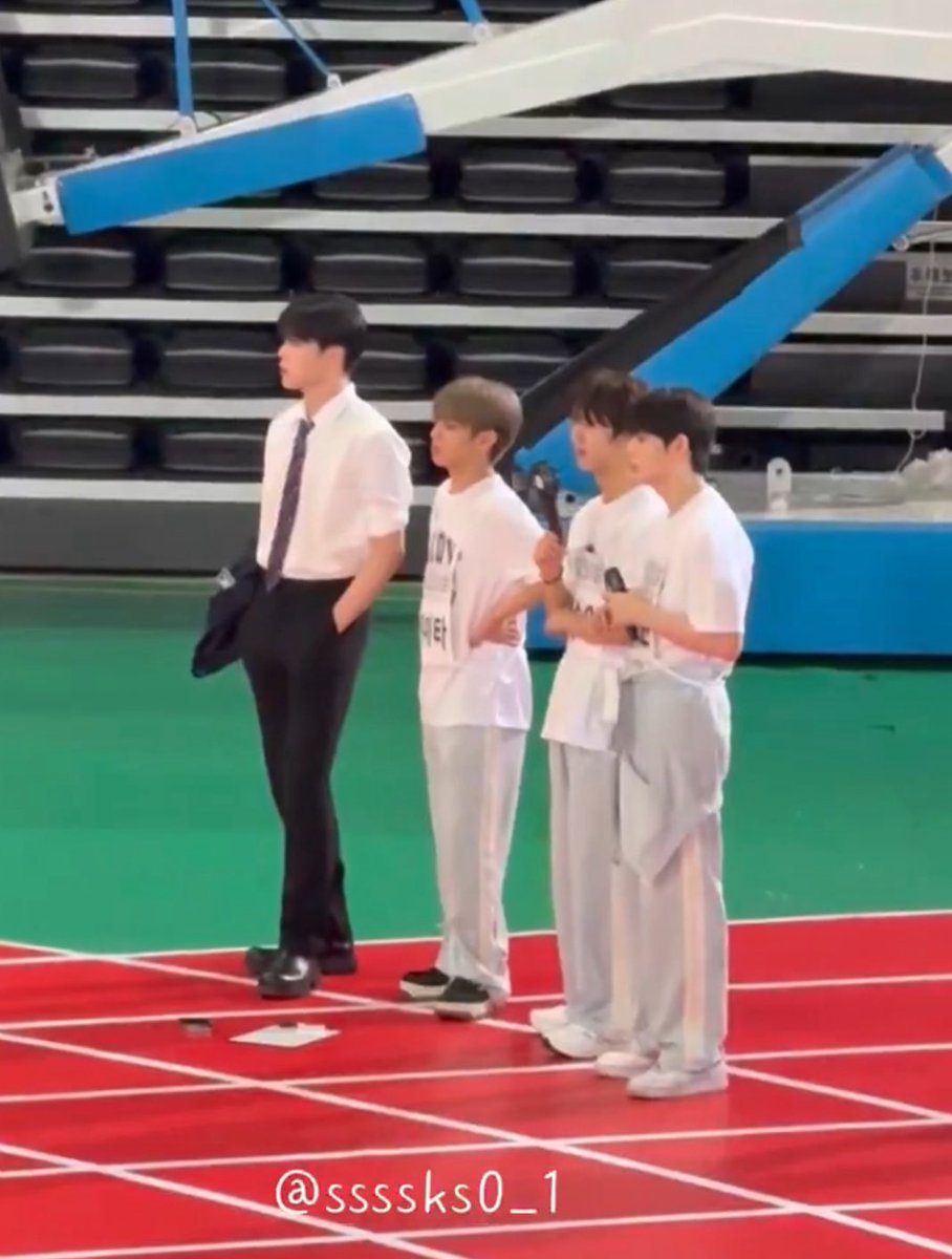 굳이여자랑붙여놓고피지컬빨이하지않아도되는, 순수체급레전드님