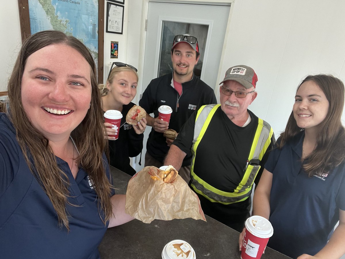 We're excited to join the Great Lakes Grain 16th Annual Crop Assessment Tour! Day 1 kick-off breakfast with our Dundalk Agronomy Team #GLGTour2025 #MidwestCoop