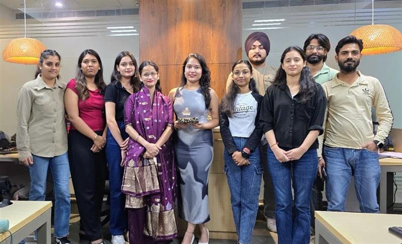 Truxco_it_tech's tweet image. 🎉 Team Truxco celebrated our teammate’s birthday with joy &amp;amp; togetherness! 🎂✨

Wishing you success, happiness &amp;amp; a wonderful year ahead. 💙

#TeamTruxco #BirthdayCelebration #TruxcoTechnologies