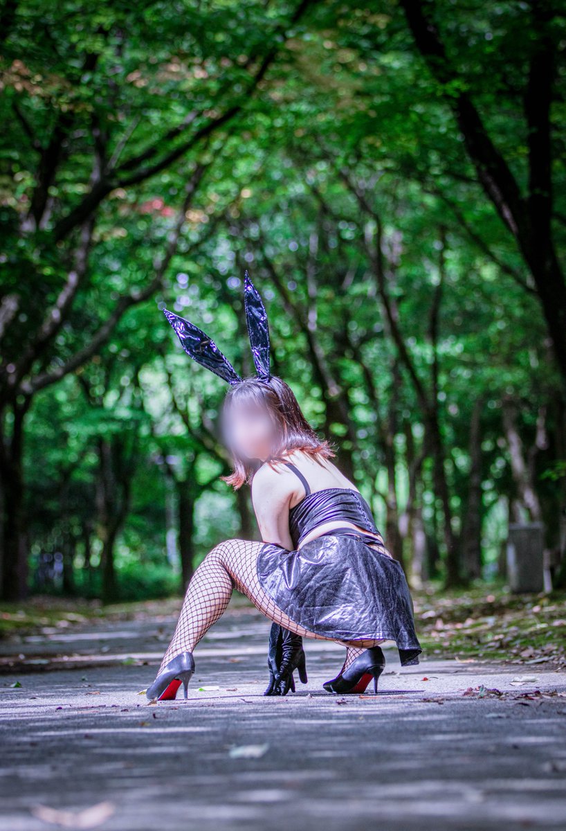 臨時収入があったこともあり、
「新しいカメラほしいな...(*´﹃｀*)」
などと思っているのですが、買ってもいまは縄活にしか使わないので、
なんかもったいない気持ちもあり...
昔はアイドルを追いかけて撮ってたのですが。

どうせ買うなら、健全なポートレート写真とかも