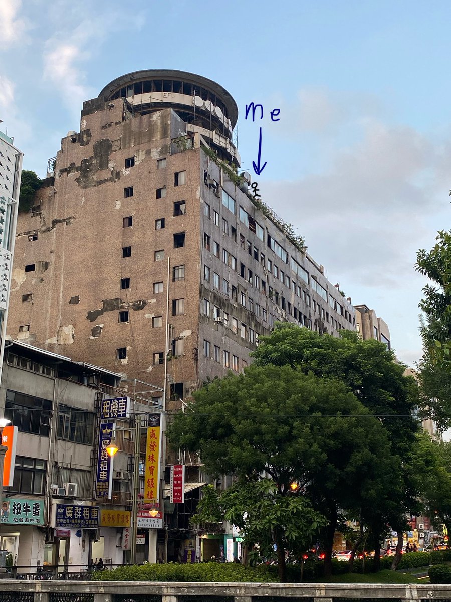 woopuri's tweet photo. 今回の旅で行った先でカッコいい千越大楼という廃ビルを見つけて運良く登れた。 https://t.co/CJ285NfSv5