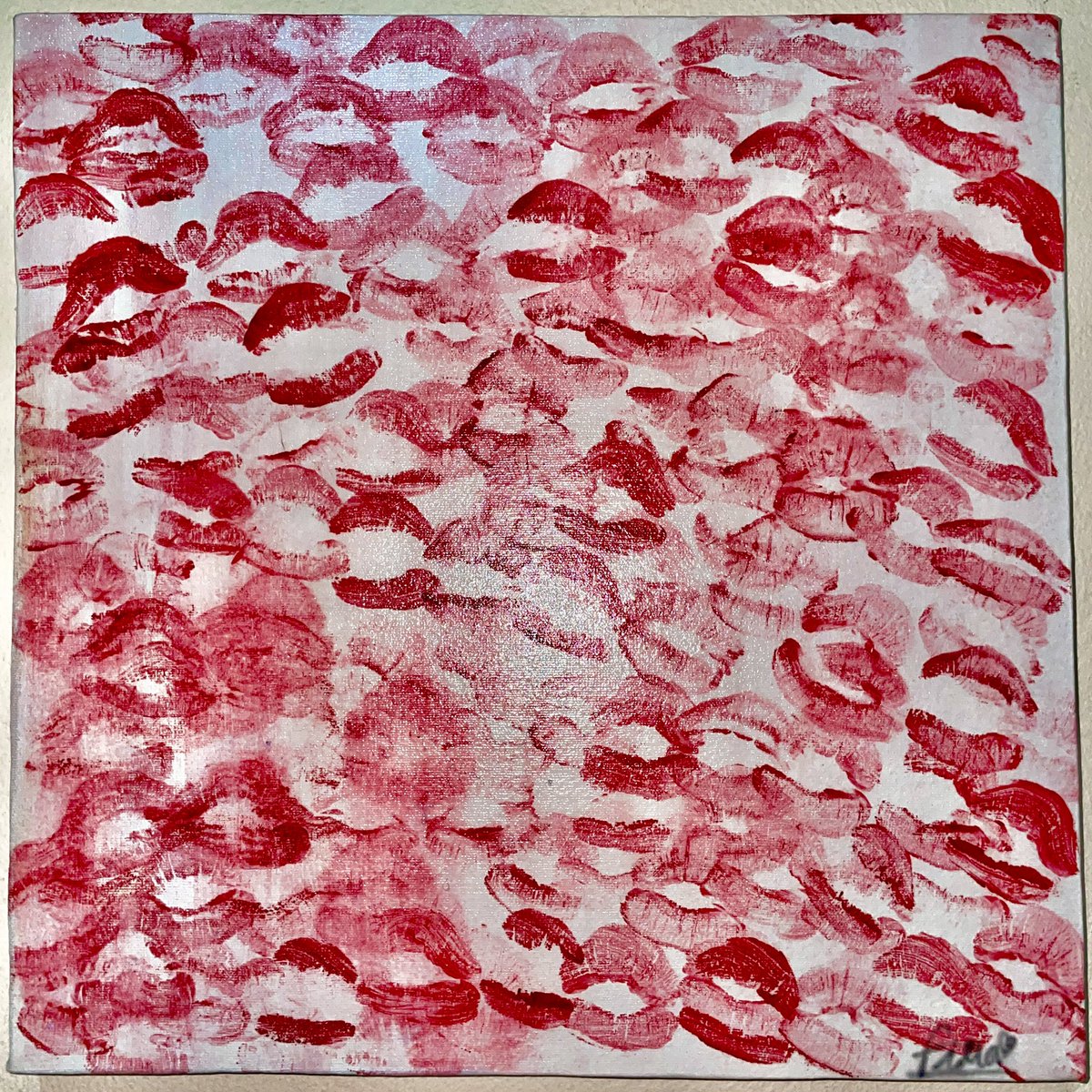 Idk how many times I kissed this canvas 😂💋