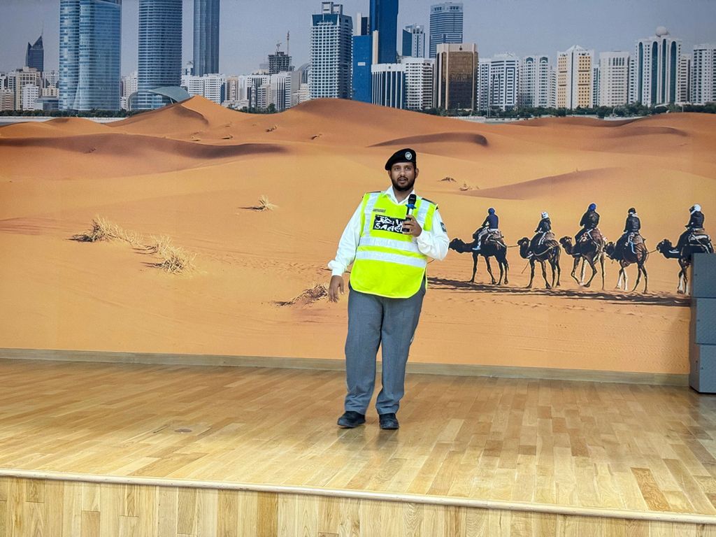 مع بداية العام الدراسي 2025/2026، شارك فريق "ساعد" في فعالية العودة إلى المدارس بالتعاون مع الشركاء الاستراتيجيين، ضمن مبادرات وزارة الداخلية للسلامة المرورية، من خلال تنظيم حركة السير، وتوعية الأطفال، وتدريب سائقي الحافلات لضمان أعلى مستويات السلامة للطلبة. 

#السلامة_المرورية