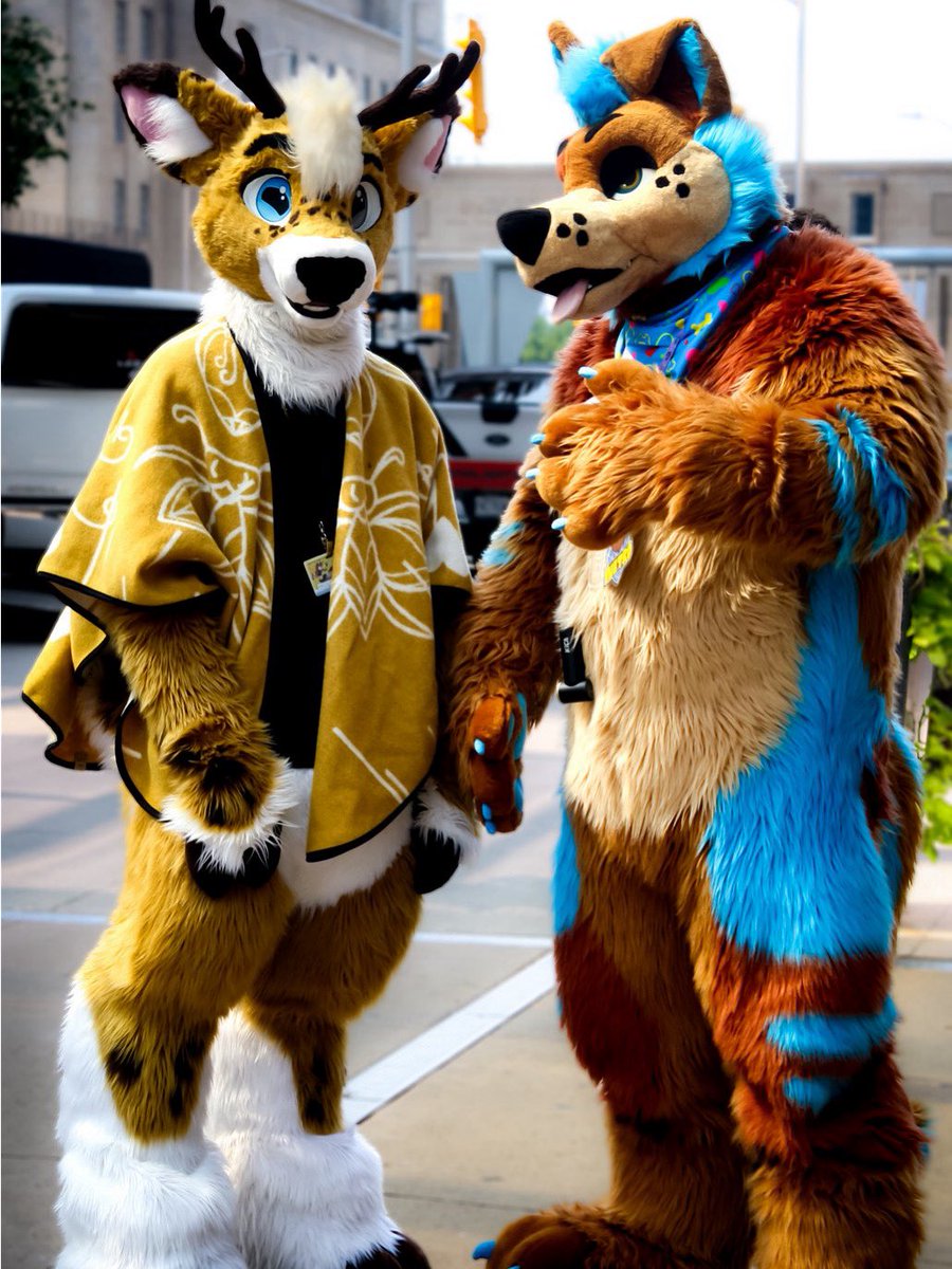 When you try to explain something to your friend but his head looks empty 🤣

🦌<a href="/TaruBleat/">Taru 🦌 🔜 AC, Canfur</a> 

📸 <a href="/ThePaintedFoxxo/">ThePaintedFox❄️🦊🔜FE '25</a>