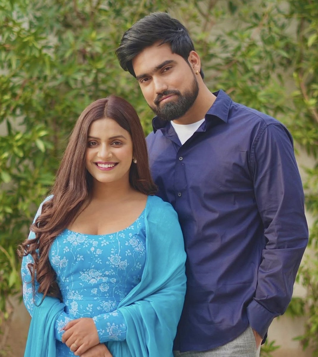 प्रेम न जाने जात धर्म...

लड़की का नाम कनिका शर्मा है और लड़के का नाम साकिब सैफी है। दोनों शॉर्ट वीडियो बनाते हैं और इनके वीडियो लोग बहुत पसंद करते हैं।

दोनों ने मिलकर एक घर खरीदा है, और शादी की प्लानिंग कर रहे हैं। 
हमारी तरफ से दोनों को शुभकामनाएं।