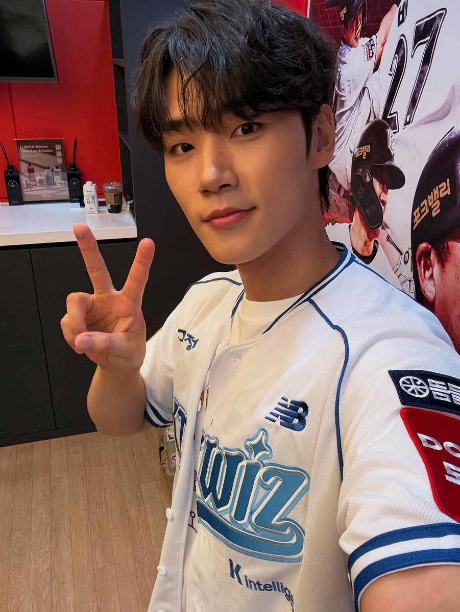 민재 요새 셀카 실력이 좀 는 것 같은데??? 🫳🫳🫳