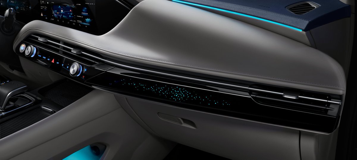Dongfeng_DEU's tweet image. 🚘 Der neue Dongfeng HUGE begeistert mit einem High-Tech Cockpit:
Großes 12,3“ Display 📱, Ambientebeleuchtung 🌈 und ein Premium-Interieur, das Komfort &amp;amp; Innovation verbindet. ✨
#DongfengHuge #SmartCockpit #FutureMobility