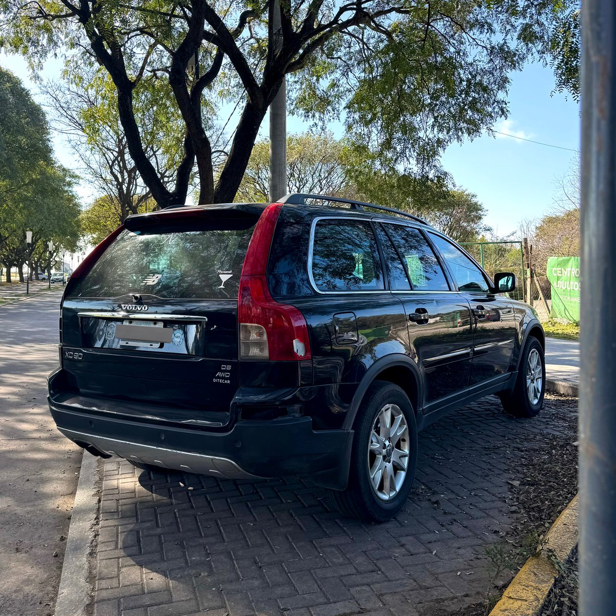 🇸🇪 XC90 que me cruzo, XC90 que le saco foto 

Me encanta este aparato pero creo que sería inviable tener una y meterla en el tráfico de Pana todos los santos días

Hoy es un gran momento para tener un clavo de estos, ojala pueda enganchar una antes de que se vuelvan un “clasico”