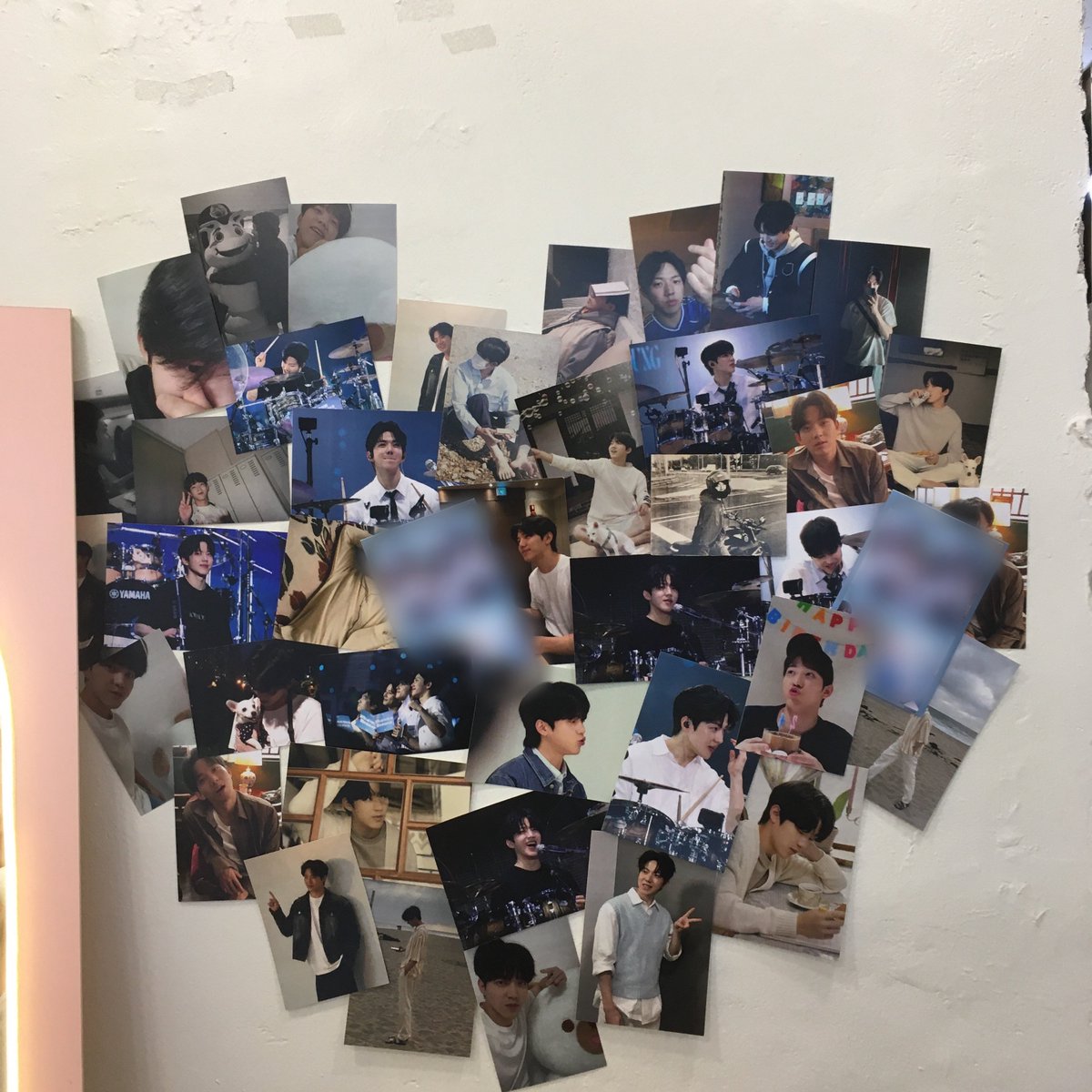 여기는 돈이들이 귀엽게 모여있어서 함박웃음이 나올 수 밖에 없었따... 도운이 사진들도 너무 잘생겨서 내적 소리지름 오만 번 했다. 
도운 하트 속에 우리도 껴 넣어보는 ... ㅎㅎ

#오늘은_도운이의_축제 
#DDD_FESTIVAL