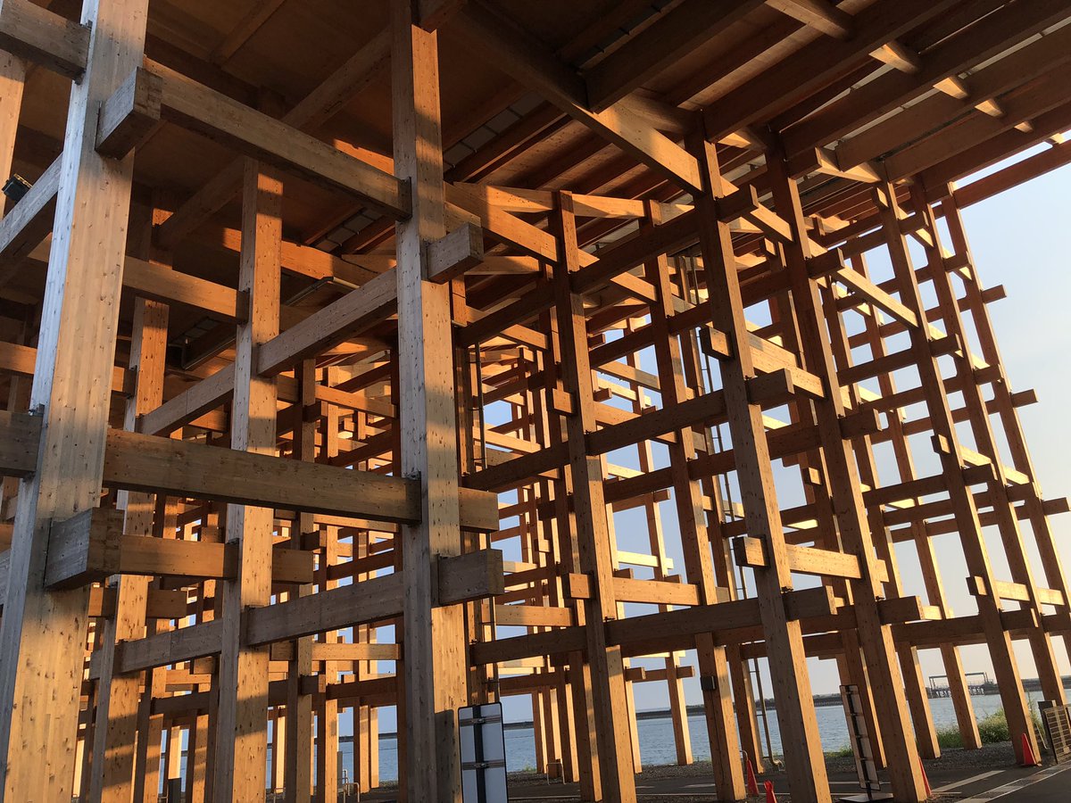 万博、行って良かったですわ。なんでもっと涼しい時期に行かなかったのかと後悔するくらい。堺筋本町乗り換えなら以外とアクセス良かったし、ガンダム見損ねたし、会期中もう一回くらい行っときたいなぁ。