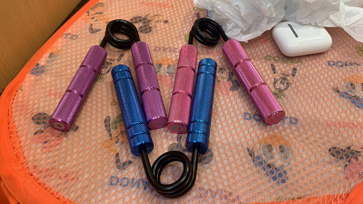 PHPxRmPCy52152's tweet image. ランドリー待ちしながら心霊スポット動画観ながら握トレ捗る。