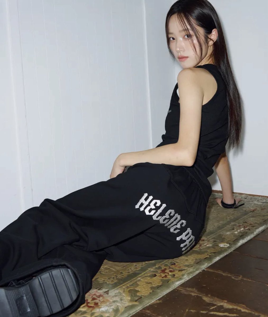 #광고 

#RT 추첨 2분께 첫번째 사진 속 제품을 선물로 드려요🎁

헬레네 파리스 25 FALL 시즌 8/25 오픈 🍂

[ AFTER PONY CLUB ] 
”가을 하늘의 자유로움이 깃든 헬레네 파리스만의 순간을 담았습니다.“

타래로 신상템들 같이 구경해요!