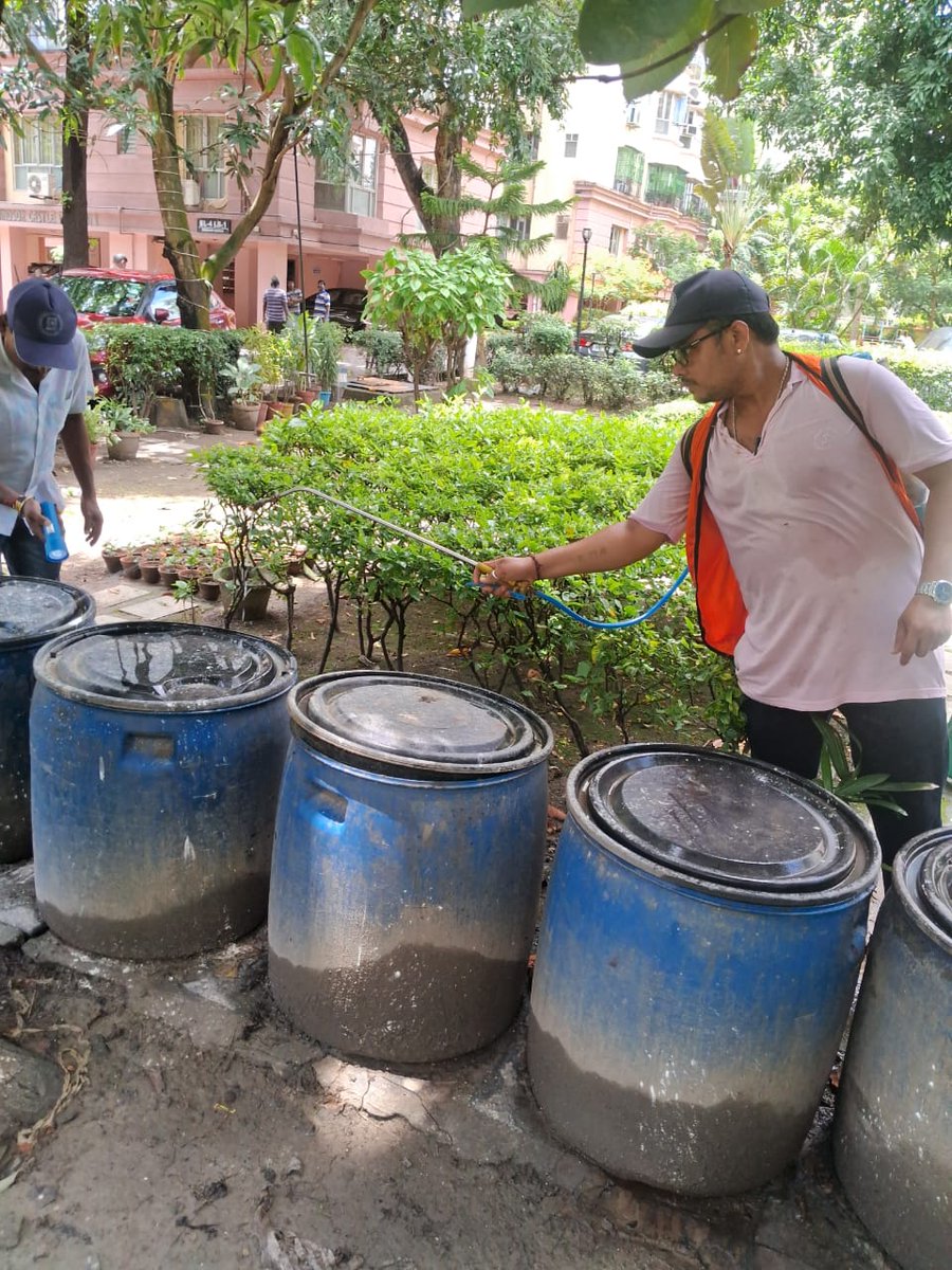 kmc_kolkata's tweet image. A few pictures of the frontline workers of the Vector Control Team on duty across the city.

#VectorControlByKMC #KMConDuty