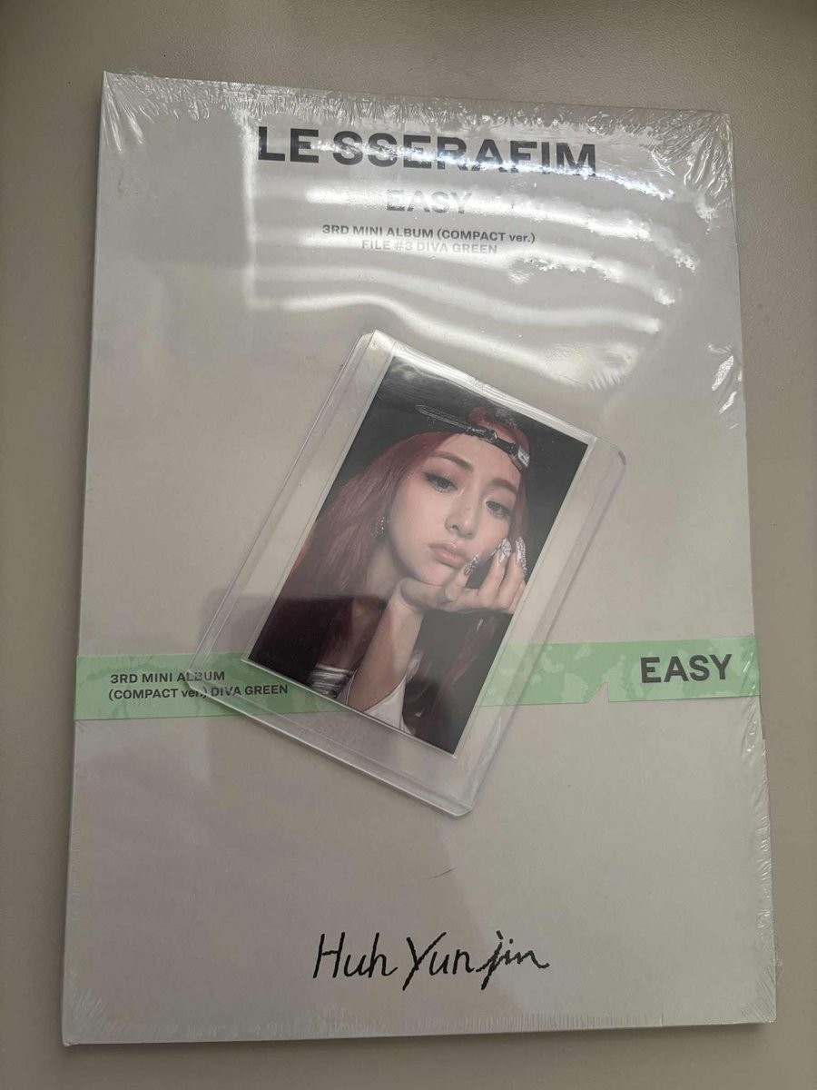 declutteryj's tweet photo. wts lfb le sserafim yunjin stampbook photocard compact easy album sealed kazuha chaewon eunchae sakura

- 2.3k (first press) + free sealed yunjin compact album
- PAYO: 2k (with free pf)  
- on hand can do sdd also
- mod: sdd, lbc &amp; jnt https://t.co/qJkUFmMoWX