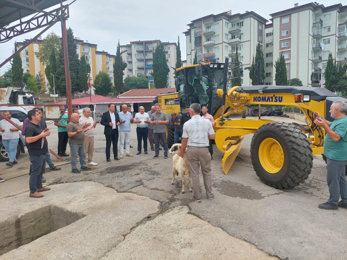 Kaymakamımız Sayın Ömer Faruk TUNCER; Giresun İl Özel İdaresi tarafından Bulancak Kaymakamlığına  tahsis edilen greyder iş makinası dualarla hizmete sunuldu. Kaymakamımız Sayın TUNCER vatandaşlarımıza hayırlı olması temennisinde bulundu.