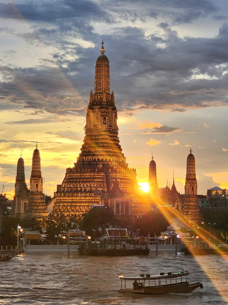 Beautiful city
#BANGKOK
#วัดอรุณ
#ที่นี่ประเทศไทย