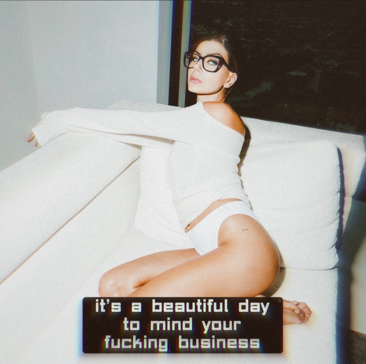 janefkndoe's tweet image. GM 🤓