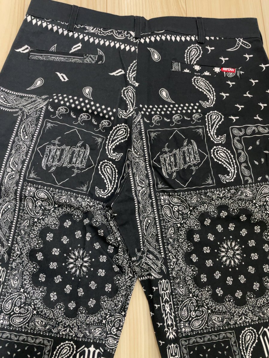 ishikawa704's tweet photo. 息子とお揃いでペイズリー柄を履きたくて、久しぶりのripdwでの購入。
昔からデザイン好きだったけど、このペイズリー柄も最高に良い。
スニーカーとも相性良さそうなシルエットで、履くのが楽しみ。
そして、いつもだけど届くの早い！

#ripdw https://t.co/W5QPskdA5f