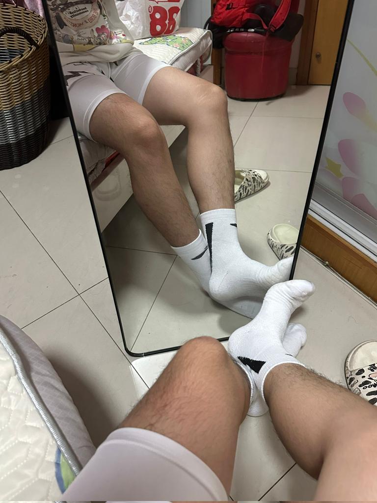 ruixxx0's tweet photo. 来跪着给我闻  骚逼 #高中生弟弟 #1 #1m #男大s #男大1 #骚狗体育生 https://t.co/gvAT93VqwF