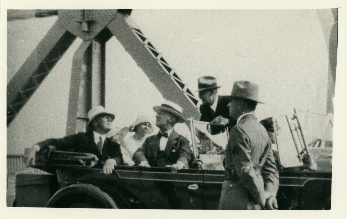 FDRLibrary's tweet image. Happy 95th birthday to the Franklin Delano Roosevelt Mid-Hudson Bridge!
On this day in 1930, then Governor and Mrs. Roosevelt attended the opening ceremony of the Mid-Hudson Bridge, with Eleanor cutting the ceremonial ribbon.
@nysbridge