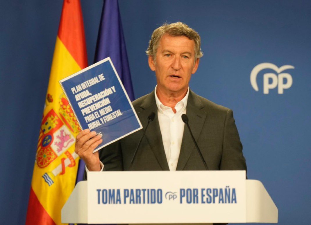 👉 Suele decirse que los políticos solamente se insultan, que no presentan propuestas. 

🤥 Es falso.

🔵 El @PPopular acaba de presentar 50 MEDIDAS en materia de incendios: AYUDAR, RECUPERAR Y PREVENIR. 

❌ Que no te vendan la moto.

🔗 Propuesta aquí: bit.ly/4mZ1t7E