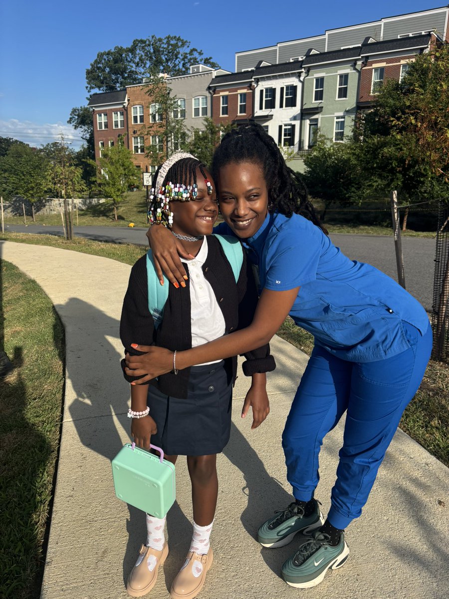 _respectmyreal's tweet photo. my 3rd grader🍎🌸 #HappyFirstDay https://t.co/Hfp6GtBJ1r