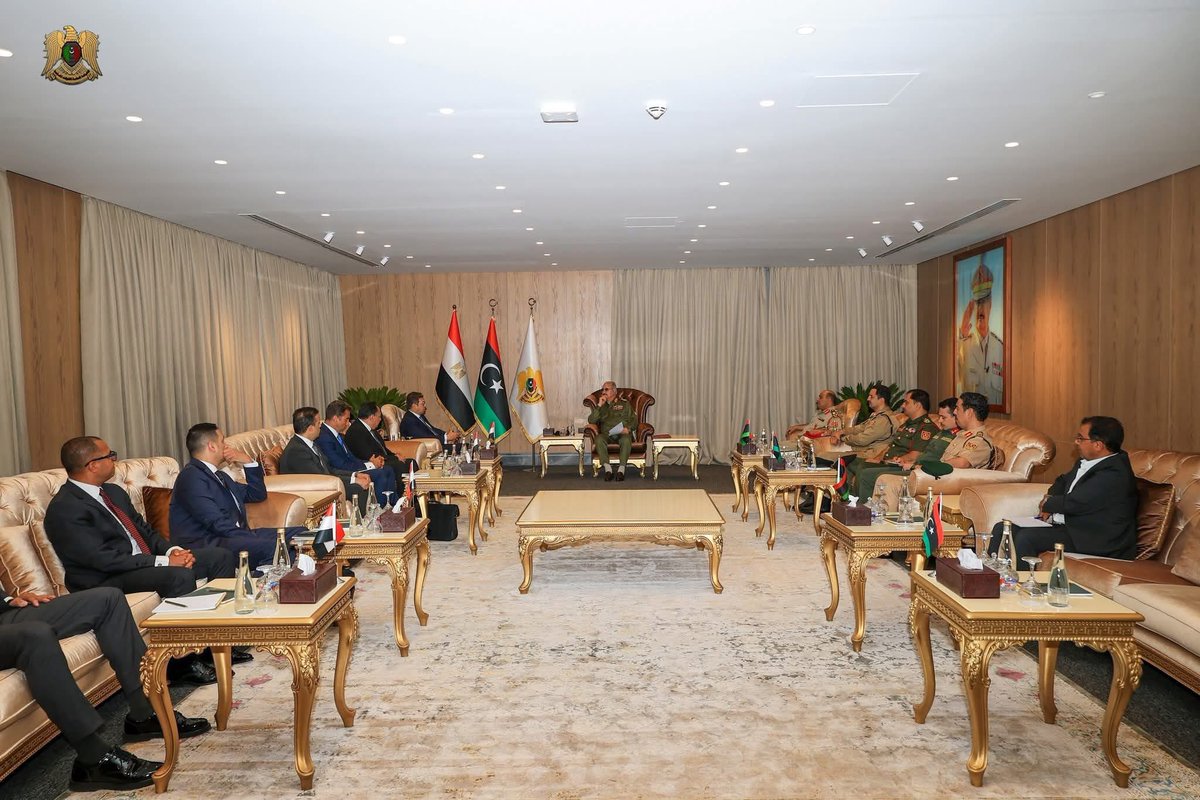 Bahyden1's tweet image. كلها تجمع فالرجمة