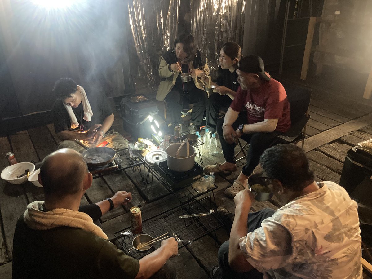 CRu607's tweet photo. マスマスプロジェクト日
私のテント。
と、同じエリアに張った大好きな仲間たちとで初日22時から2時まで宴。
3時間後の5時起床なくせに、、、笑

 #キャンプ #キャンプ好きな人と繋がりたい #マスマスプロジェクト #8tail #パップテント https://t.co/BH3FEoQ8Cu